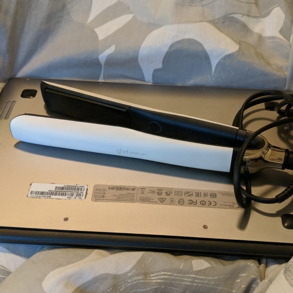 GHD platinum styler